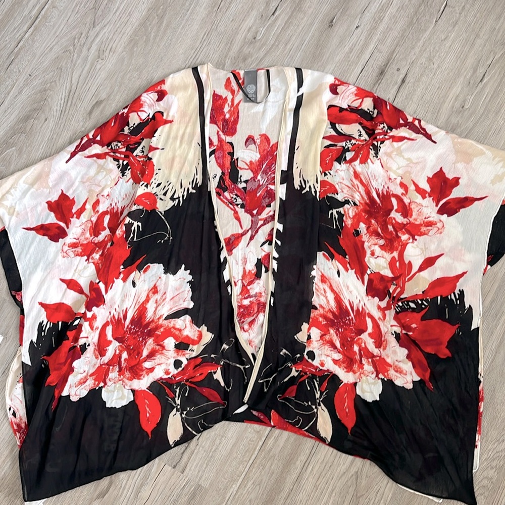 Vince Camuto floral rayon topper
